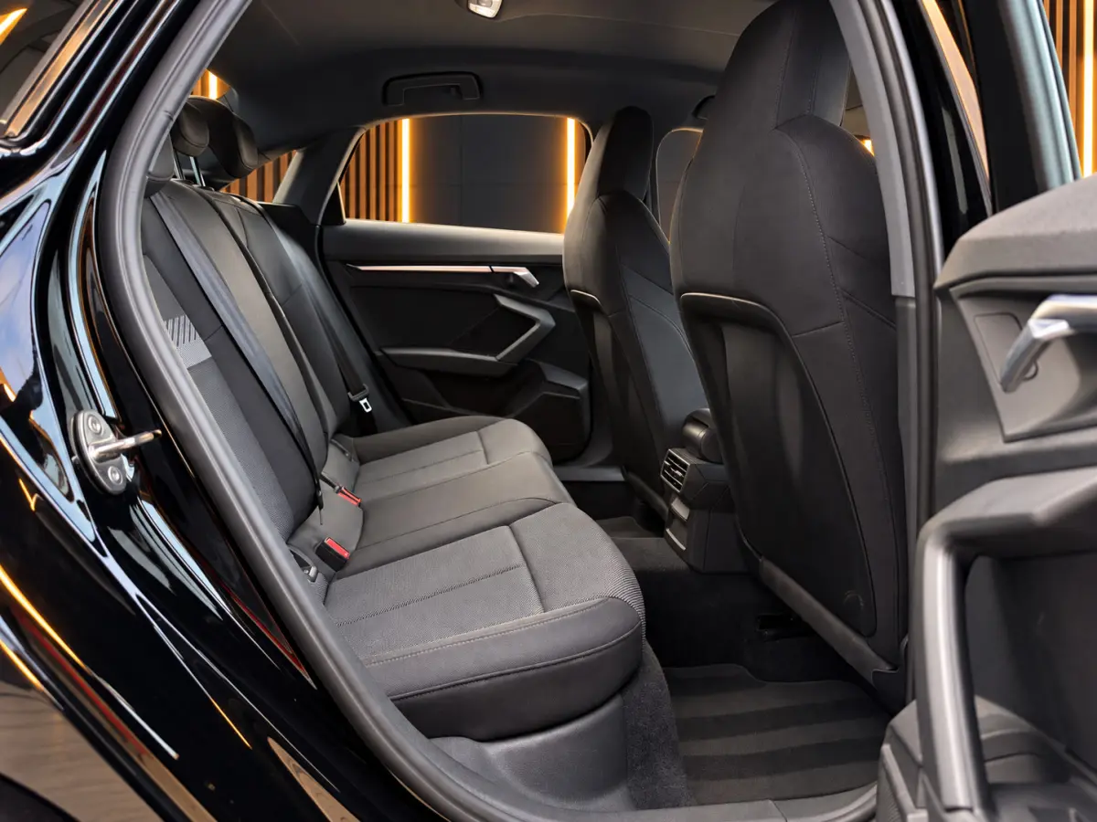 35 TFSI Business edition | Origineel NL | Carplay - Android Auto | Cruise | Navi | Matrix Led | Camera | Parkeerhulp
