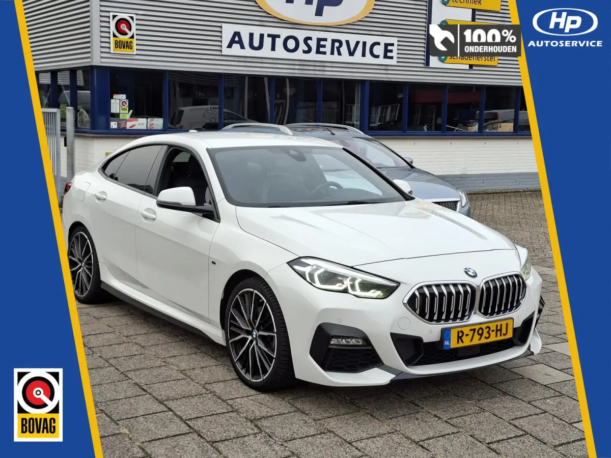 218i High Exe M-SPORTPAKKET Navigatie/Trekhaak/Carplay/19inch LM/Privacy Glass/Full LED/PDC v+a/Onderhoudshistorie