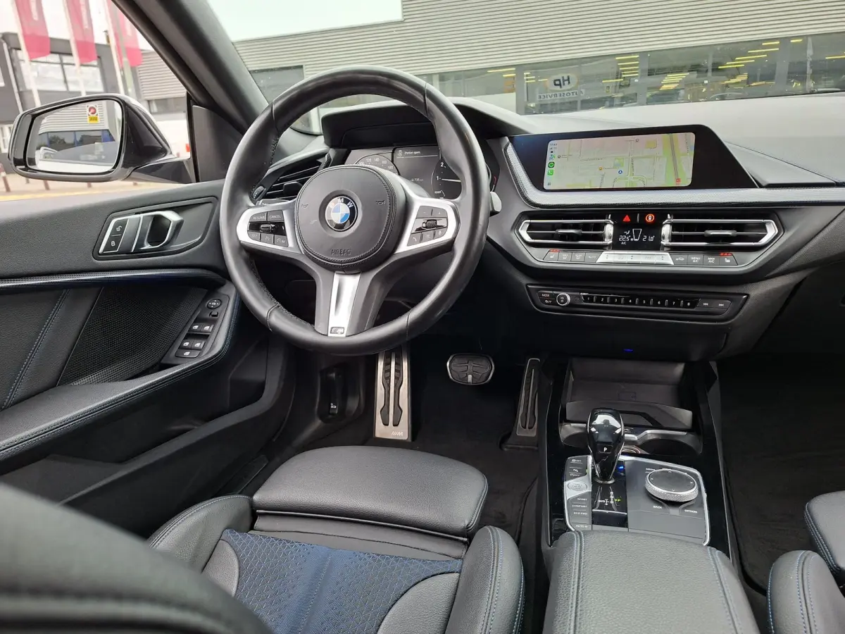 218i High Exe M-SPORTPAKKET Navigatie/Trekhaak/Carplay/19inch LM/Privacy Glass/Full LED/PDC v+a/Onderhoudshistorie