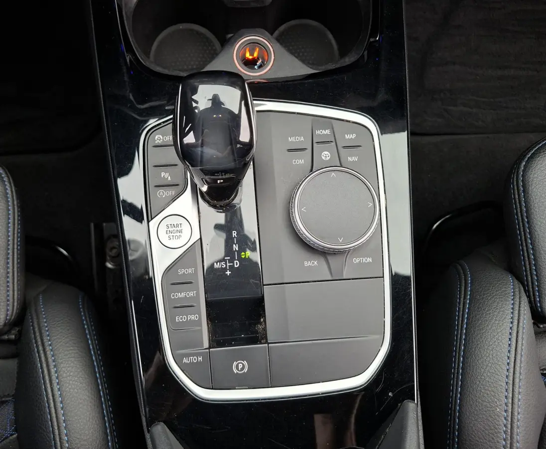 218i High Exe M-SPORTPAKKET Navigatie/Trekhaak/Carplay/19inch LM/Privacy Glass/Full LED/PDC v+a/Onderhoudshistorie