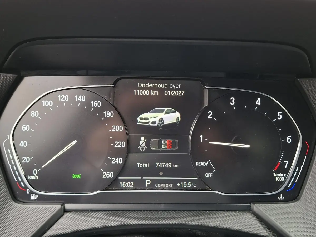 218i High Exe M-SPORTPAKKET Navigatie/Trekhaak/Carplay/19inch LM/Privacy Glass/Full LED/PDC v+a/Onderhoudshistorie