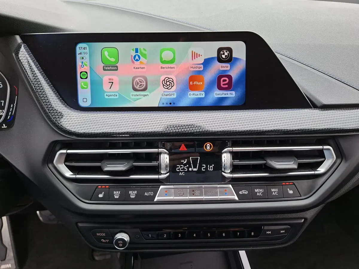 218i High Exe M-SPORTPAKKET Navigatie/Trekhaak/Carplay/19inch LM/Privacy Glass/Full LED/PDC v+a/Onderhoudshistorie