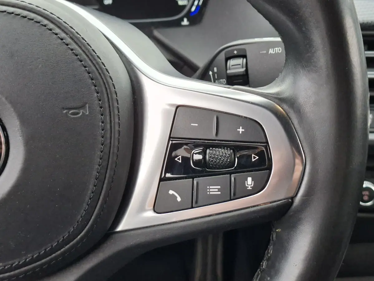 218i High Exe M-SPORTPAKKET Navigatie/Trekhaak/Carplay/19inch LM/Privacy Glass/Full LED/PDC v+a/Onderhoudshistorie