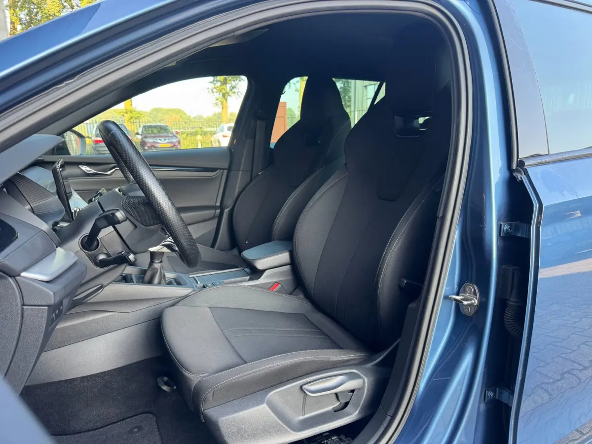 1.0 TSI Sport Business / NAP!! / ADAPTIVE / TREKHAAK / STUURVERW. / CARPLAY / SFEER / P.SENSOR V+A / KEYLESS !