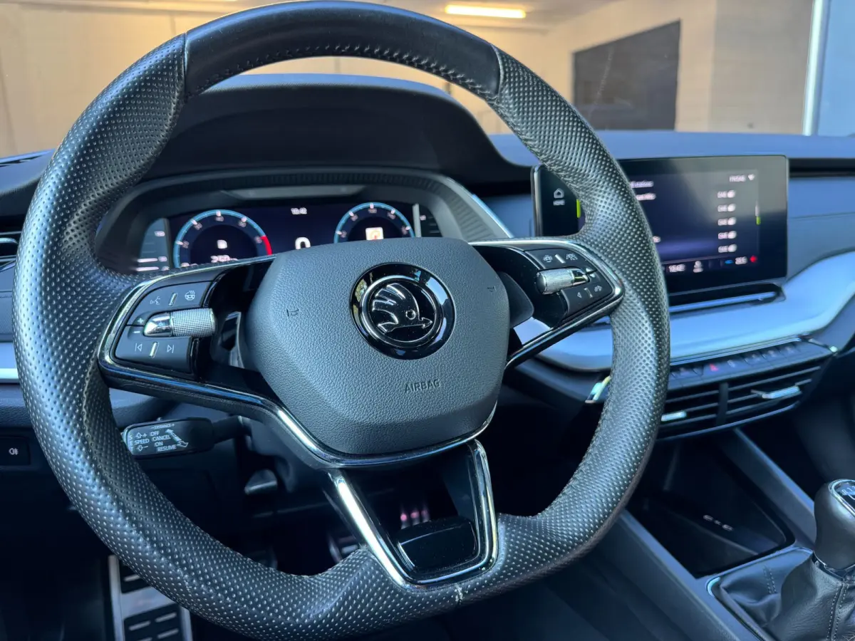 1.0 TSI Sport Business / NAP!! / ADAPTIVE / TREKHAAK / STUURVERW. / CARPLAY / SFEER / P.SENSOR V+A / KEYLESS !