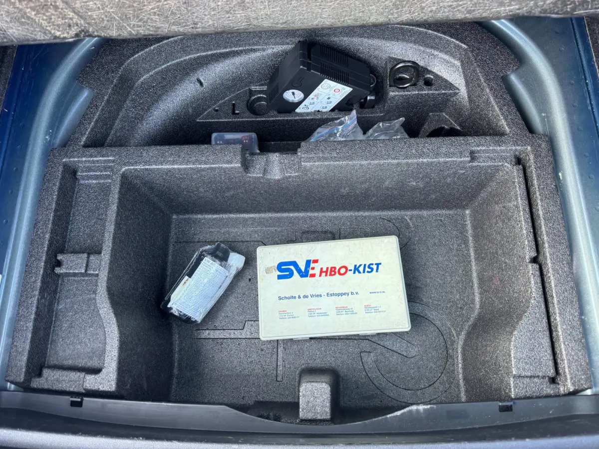 1.0 TSI Sport Business / NAP!! / ADAPTIVE / TREKHAAK / STUURVERW. / CARPLAY / SFEER / P.SENSOR V+A / KEYLESS !