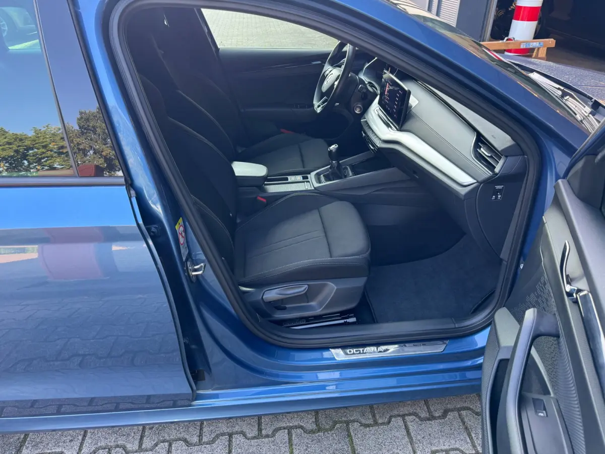 1.0 TSI Sport Business / NAP!! / ADAPTIVE / TREKHAAK / STUURVERW. / CARPLAY / SFEER / P.SENSOR V+A / KEYLESS !