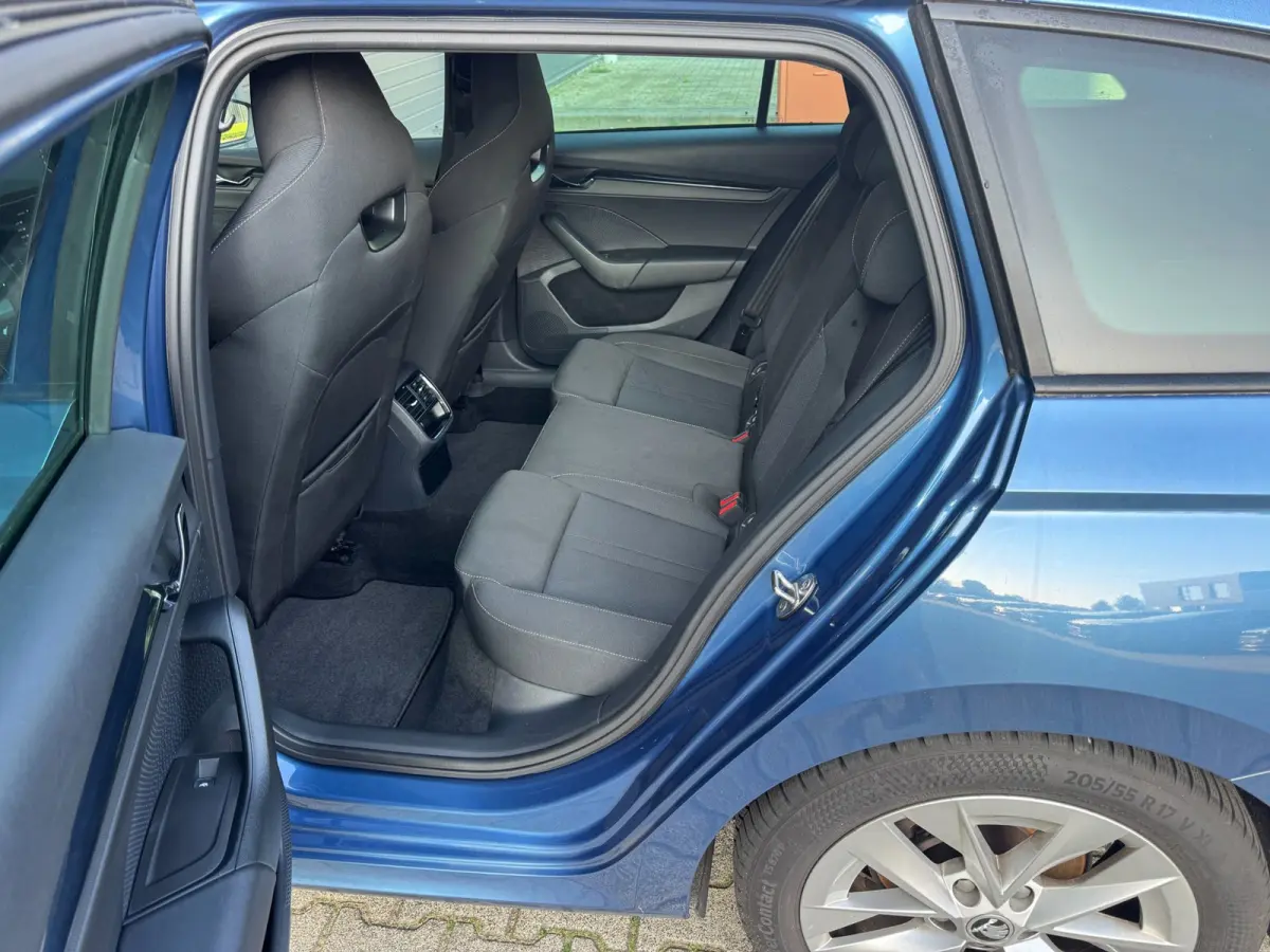 1.0 TSI Sport Business / NAP!! / ADAPTIVE / TREKHAAK / STUURVERW. / CARPLAY / SFEER / P.SENSOR V+A / KEYLESS !