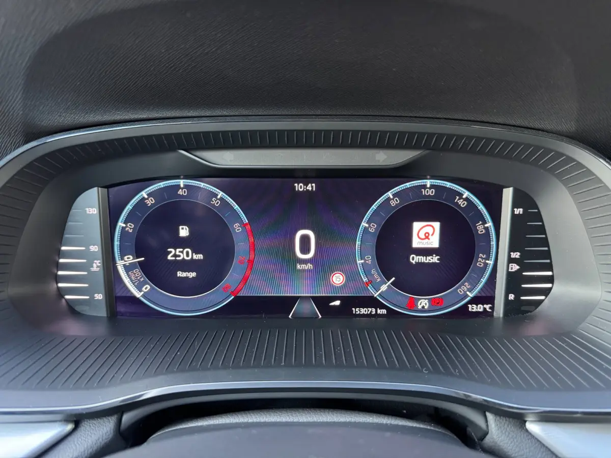 1.0 TSI Sport Business / NAP!! / ADAPTIVE / TREKHAAK / STUURVERW. / CARPLAY / SFEER / P.SENSOR V+A / KEYLESS !