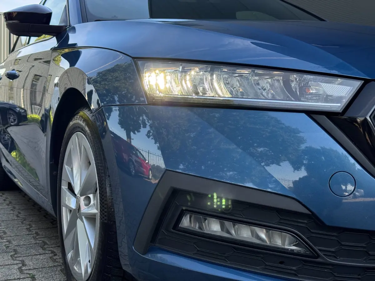 1.0 TSI Sport Business / NAP!! / ADAPTIVE / TREKHAAK / STUURVERW. / CARPLAY / SFEER / P.SENSOR V+A / KEYLESS !