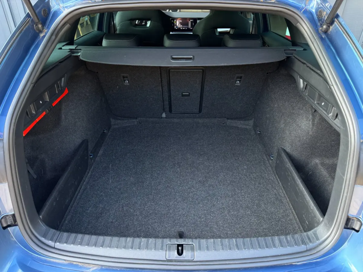 1.0 TSI Sport Business / NAP!! / ADAPTIVE / TREKHAAK / STUURVERW. / CARPLAY / SFEER / P.SENSOR V+A / KEYLESS !