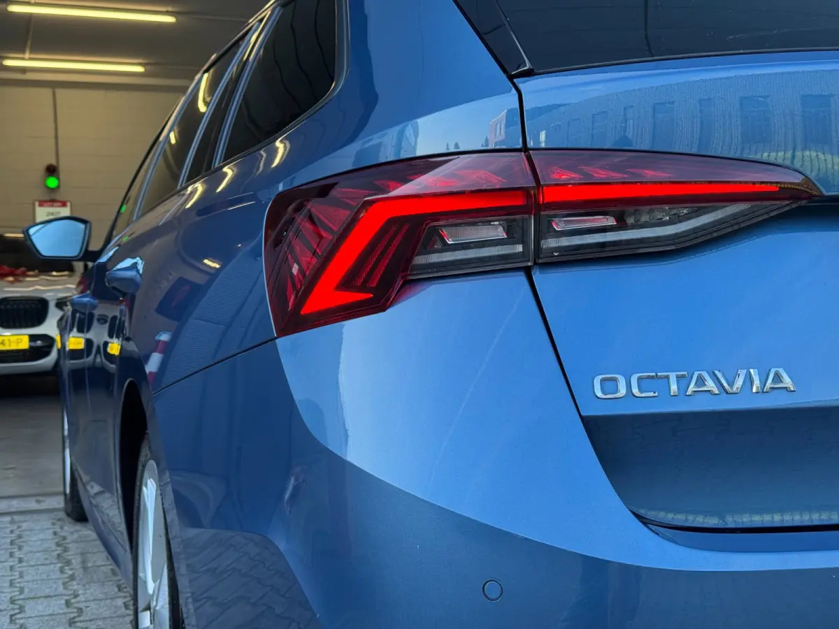 1.0 TSI Sport Business / NAP!! / ADAPTIVE / TREKHAAK / STUURVERW. / CARPLAY / SFEER / P.SENSOR V+A / KEYLESS !