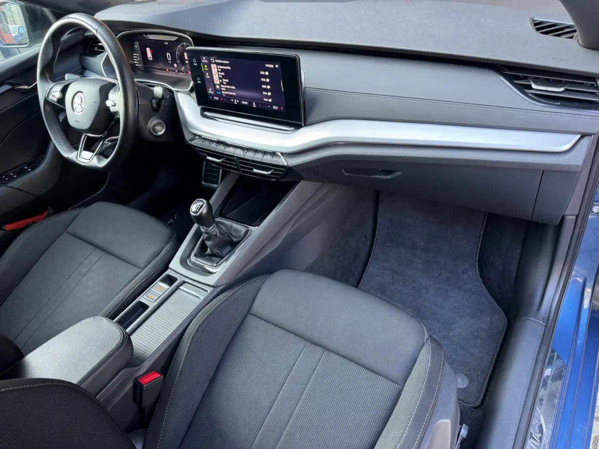 1.0 TSI Sport Business / NAP!! / ADAPTIVE / TREKHAAK / STUURVERW. / CARPLAY / SFEER / P.SENSOR V+A / KEYLESS !