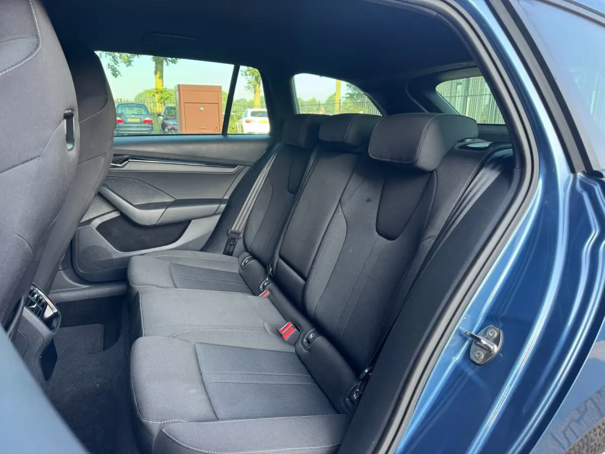 1.0 TSI Sport Business / NAP!! / ADAPTIVE / TREKHAAK / STUURVERW. / CARPLAY / SFEER / P.SENSOR V+A / KEYLESS !