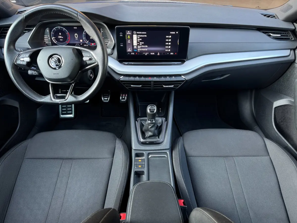 1.0 TSI Sport Business / NAP!! / ADAPTIVE / TREKHAAK / STUURVERW. / CARPLAY / SFEER / P.SENSOR V+A / KEYLESS !
