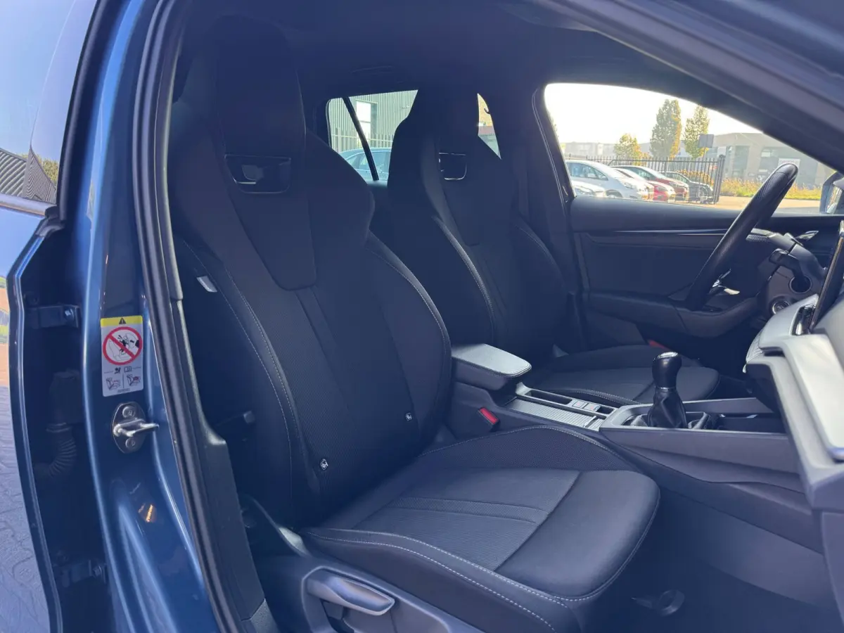 1.0 TSI Sport Business / NAP!! / ADAPTIVE / TREKHAAK / STUURVERW. / CARPLAY / SFEER / P.SENSOR V+A / KEYLESS !