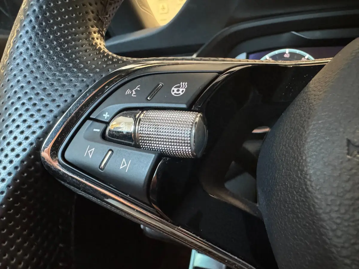 1.0 TSI Sport Business / NAP!! / ADAPTIVE / TREKHAAK / STUURVERW. / CARPLAY / SFEER / P.SENSOR V+A / KEYLESS !