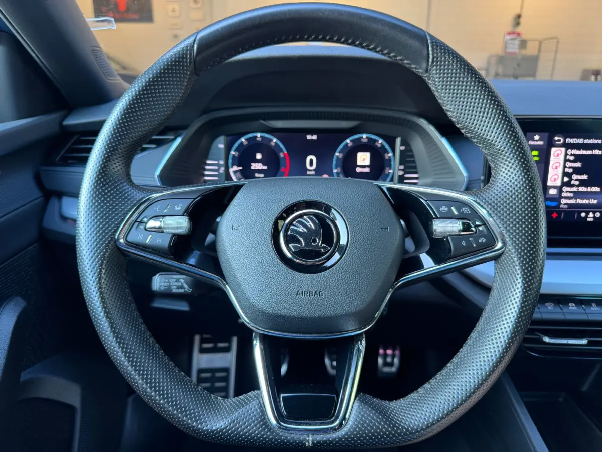 1.0 TSI Sport Business / NAP!! / ADAPTIVE / TREKHAAK / STUURVERW. / CARPLAY / SFEER / P.SENSOR V+A / KEYLESS !