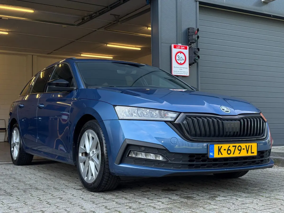 1.0 TSI Sport Business / NAP!! / ADAPTIVE / TREKHAAK / STUURVERW. / CARPLAY / SFEER / P.SENSOR V+A / KEYLESS !