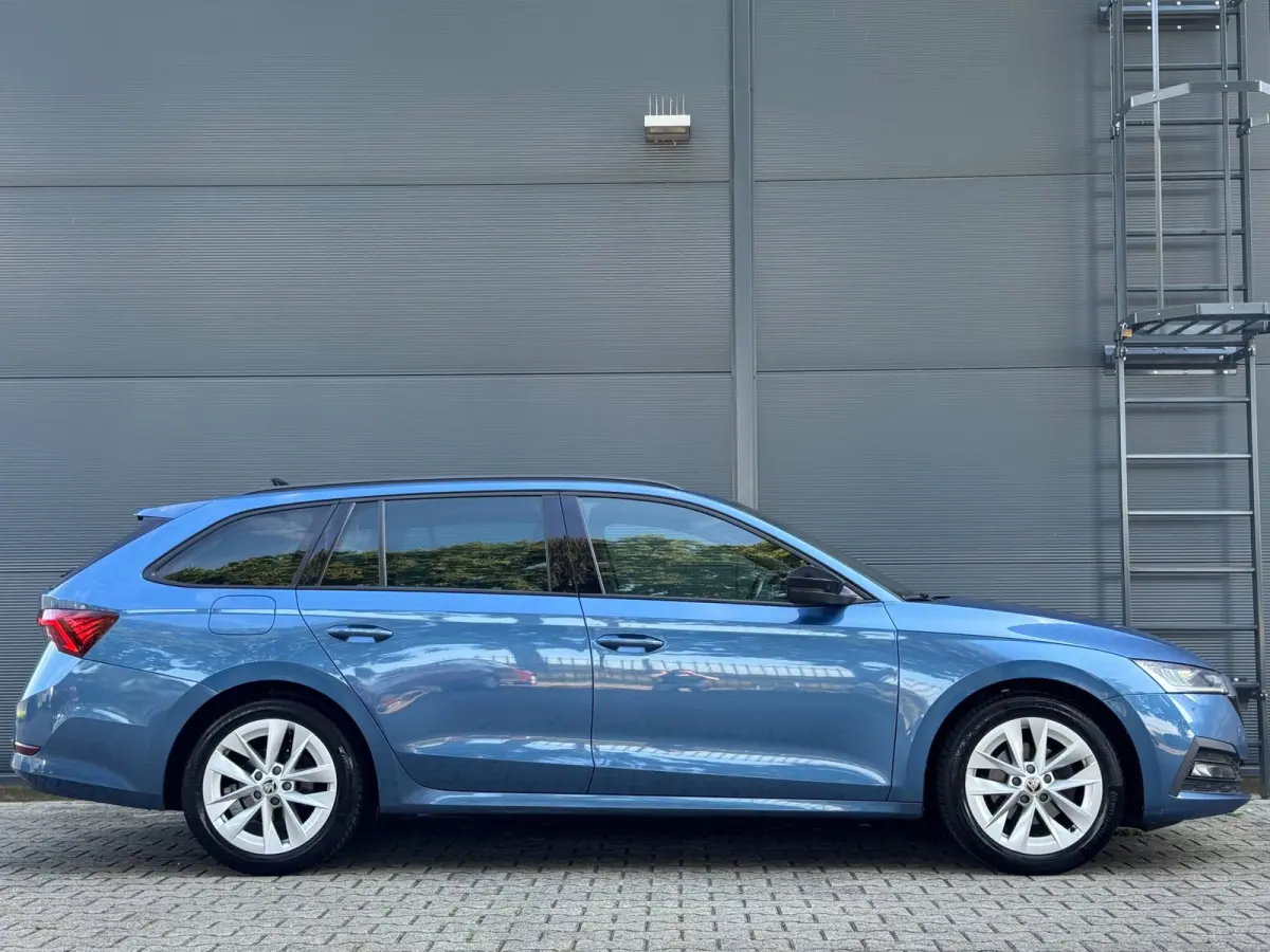 1.0 TSI Sport Business / NAP!! / ADAPTIVE / TREKHAAK / STUURVERW. / CARPLAY / SFEER / P.SENSOR V+A / KEYLESS !