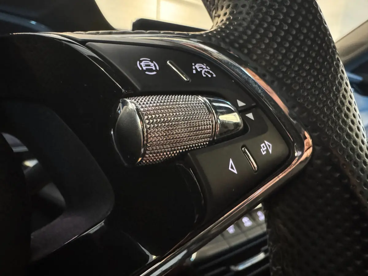 1.0 TSI Sport Business / NAP!! / ADAPTIVE / TREKHAAK / STUURVERW. / CARPLAY / SFEER / P.SENSOR V+A / KEYLESS !
