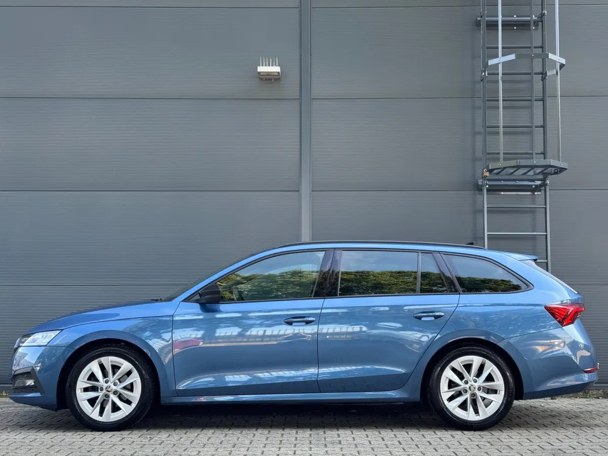 1.0 TSI Sport Business / NAP!! / ADAPTIVE / TREKHAAK / STUURVERW. / CARPLAY / SFEER / P.SENSOR V+A / KEYLESS !