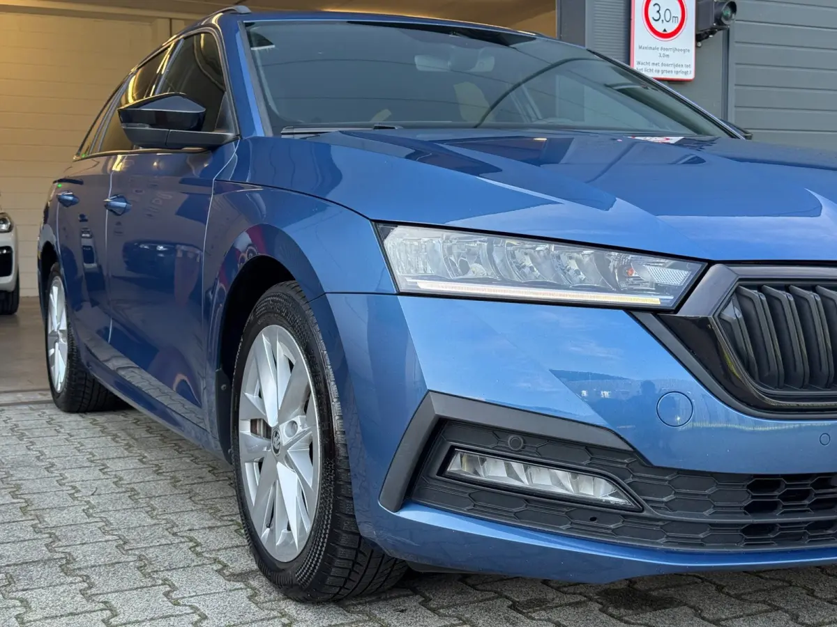 1.0 TSI Sport Business / NAP!! / ADAPTIVE / TREKHAAK / STUURVERW. / CARPLAY / SFEER / P.SENSOR V+A / KEYLESS !