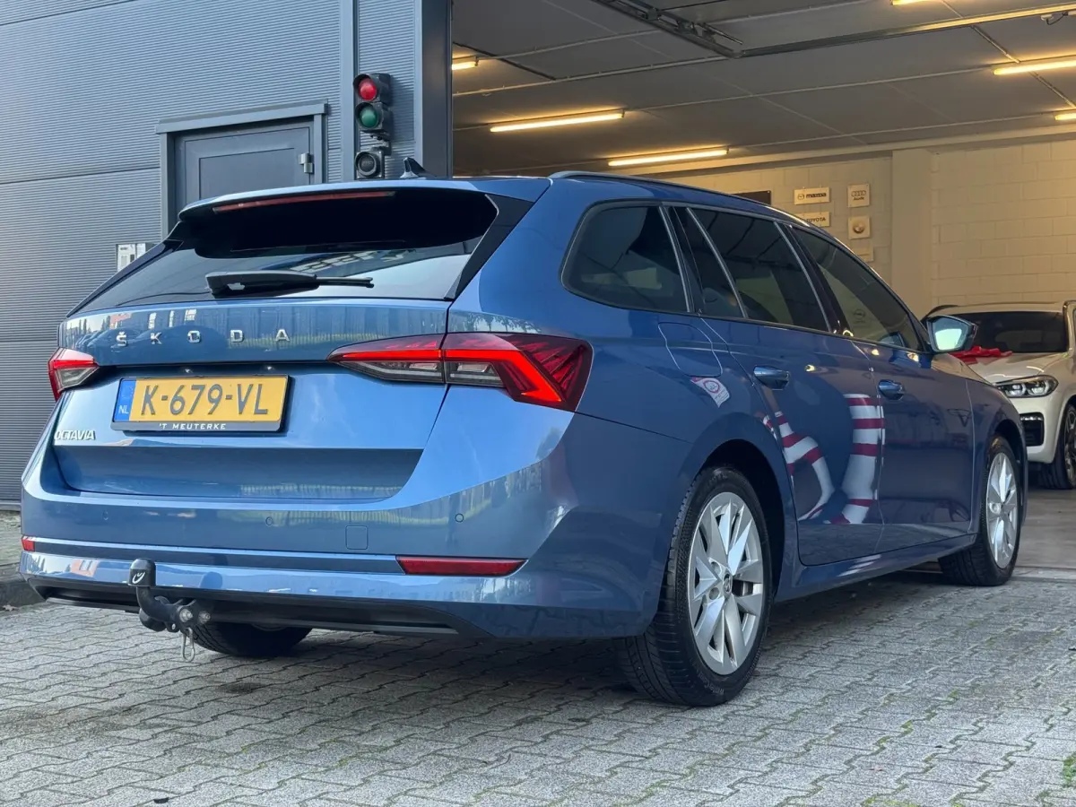 1.0 TSI Sport Business / NAP!! / ADAPTIVE / TREKHAAK / STUURVERW. / CARPLAY / SFEER / P.SENSOR V+A / KEYLESS !