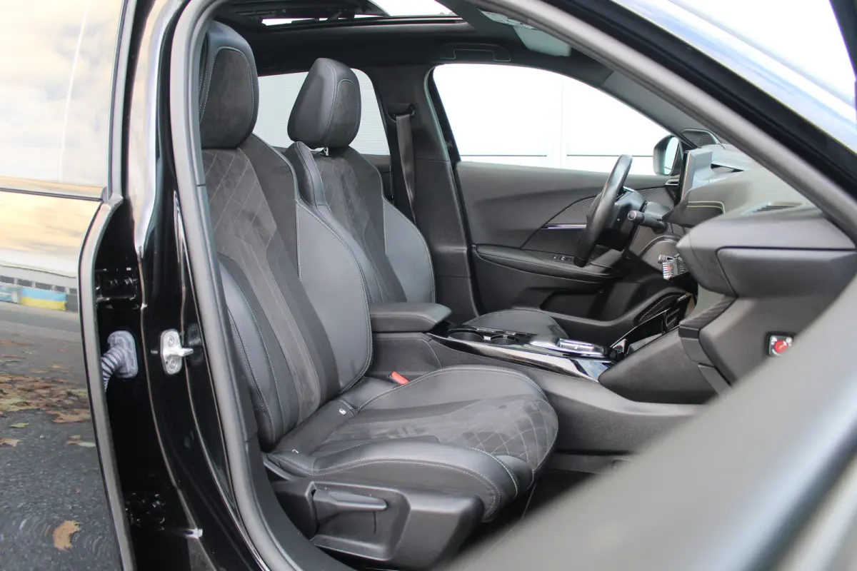 EV GT Pack 50 kWh 3- Fase | Pano | Winterpack | Trekhaak | ACC | BLIS | Leder/Alc. | Camera | CarPlay | Navi | PDC V&A | 18" LMV | Pano | Winterpack | Trekhaak | ACC | BLIS | Leder/Alc. | Ca
