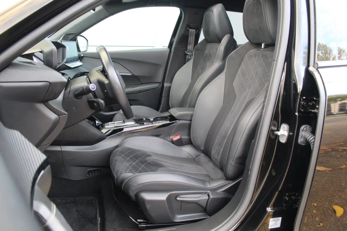 EV GT Pack 50 kWh 3- Fase | Pano | Winterpack | Trekhaak | ACC | BLIS | Leder/Alc. | Camera | CarPlay | Navi | PDC V&A | 18" LMV | Pano | Winterpack | Trekhaak | ACC | BLIS | Leder/Alc. | Ca