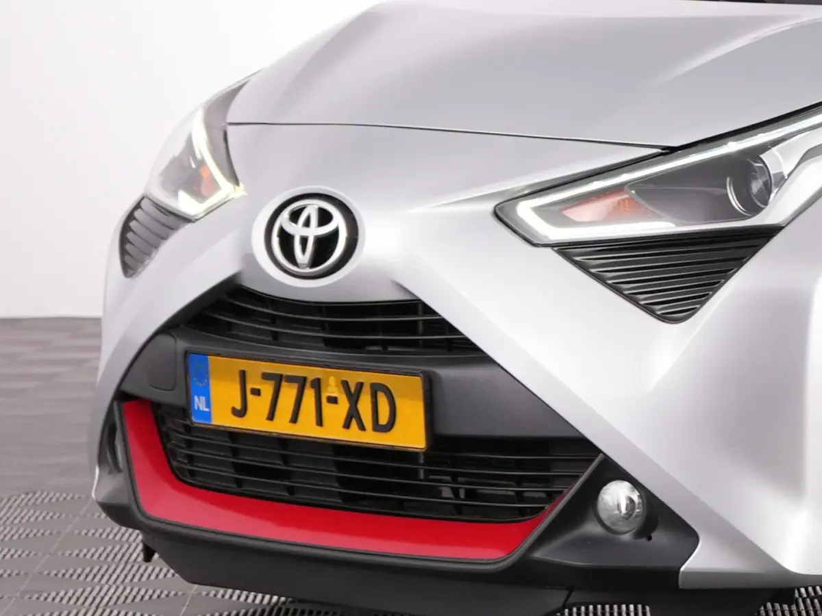 1.0 VVT-i x-joy | SCHUIFDAK | ECC | CARPLAY | VELGEN !