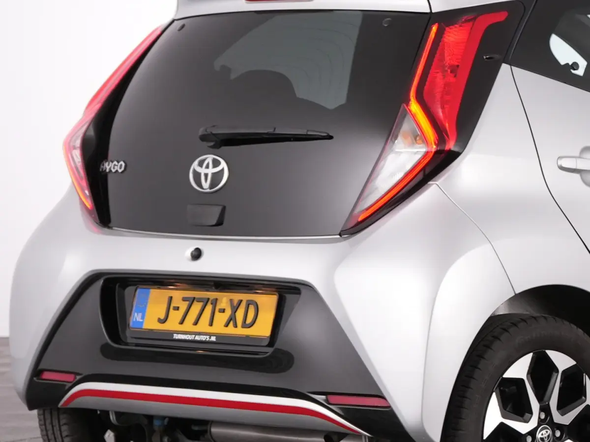 1.0 VVT-i x-joy | SCHUIFDAK | ECC | CARPLAY | VELGEN !