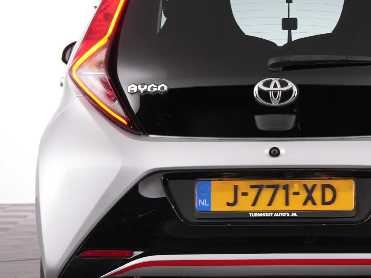 1.0 VVT-i x-joy | SCHUIFDAK | ECC | CARPLAY | VELGEN !