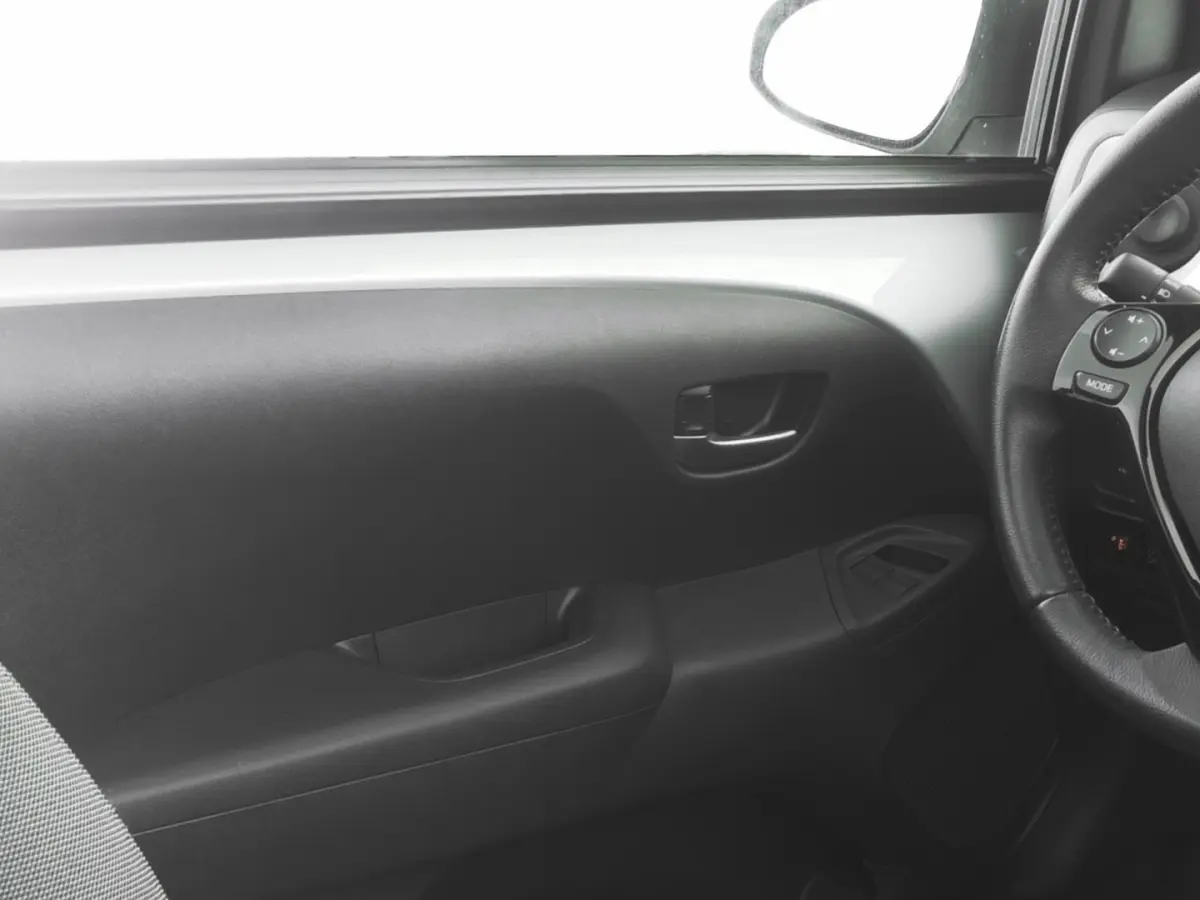 1.0 VVT-i x-joy | SCHUIFDAK | ECC | CARPLAY | VELGEN !