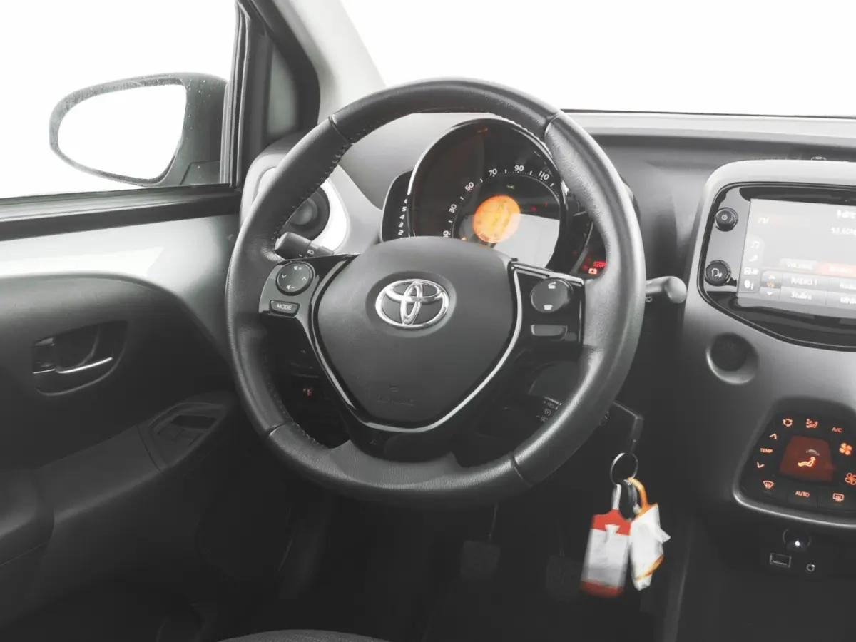1.0 VVT-i x-joy | SCHUIFDAK | ECC | CARPLAY | VELGEN !