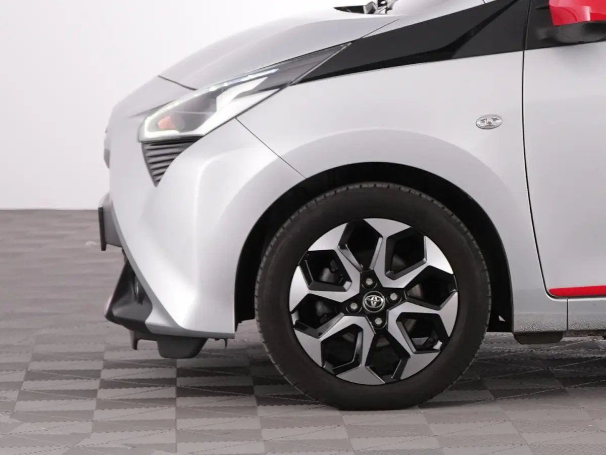 1.0 VVT-i x-joy | SCHUIFDAK | ECC | CARPLAY | VELGEN !