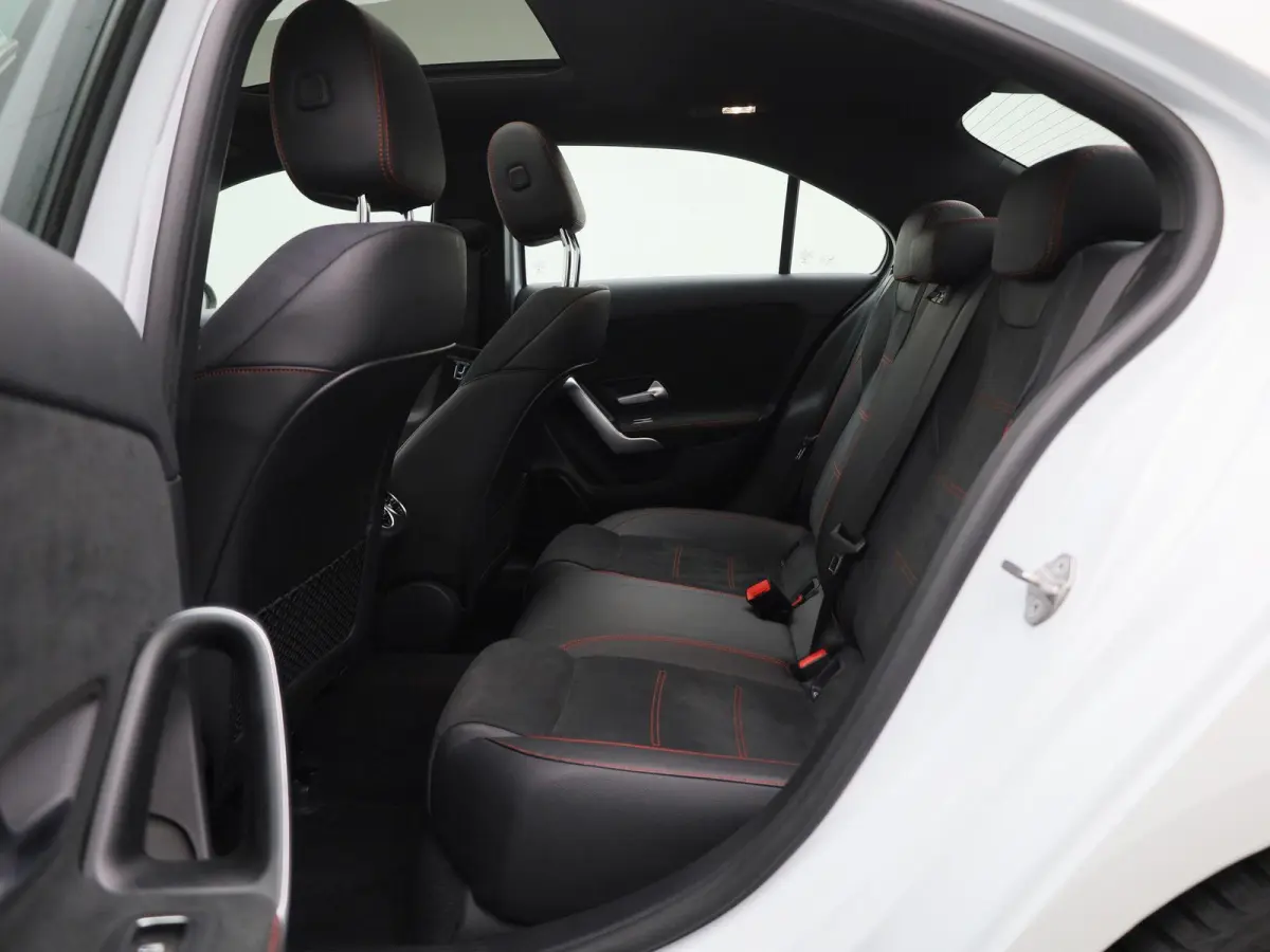 200 Business Solution AMG | Wordt Verwacht | Apple Carplay / Android Auto | Panoramadak | Stoelverwarming | Achteruitrijcamera | Parkeersensoren |