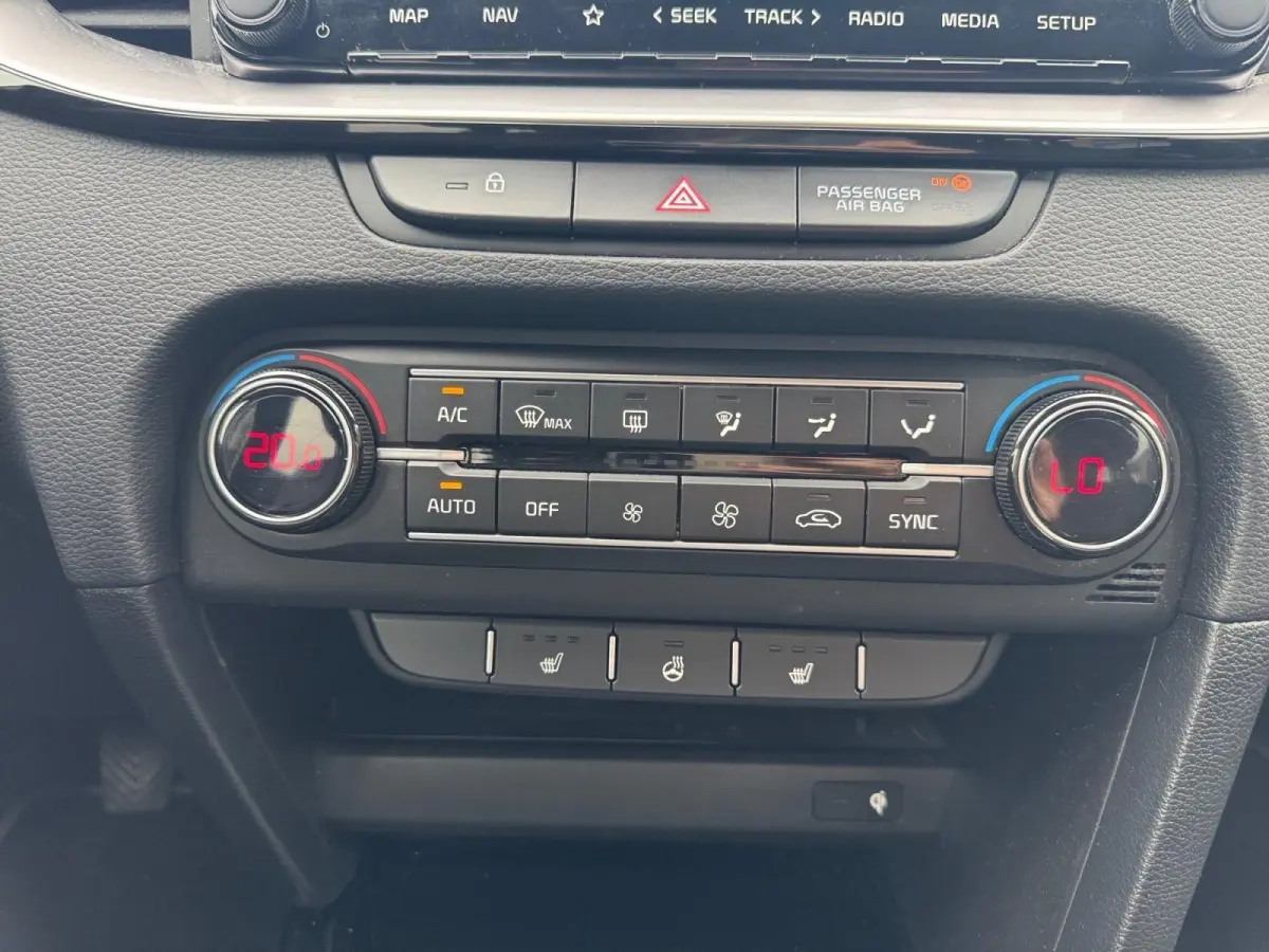 1.0 T-GDi DynamicPlusLine | Navigatie | Climate control | Cruise control | Parkeercamera  | Stoel + stuurverwarming