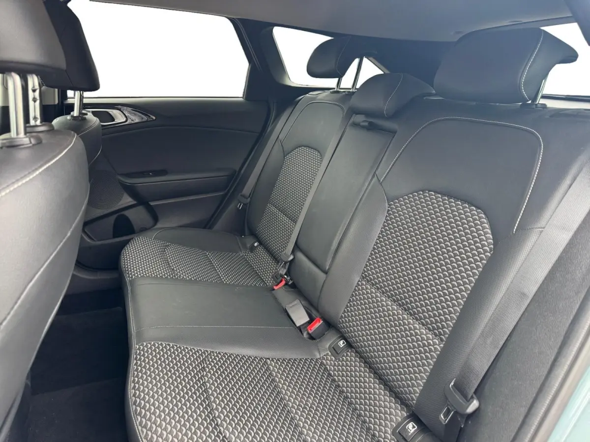 1.0 T-GDi DynamicPlusLine | Navigatie | Climate control | Cruise control | Parkeercamera  | Stoel + stuurverwarming