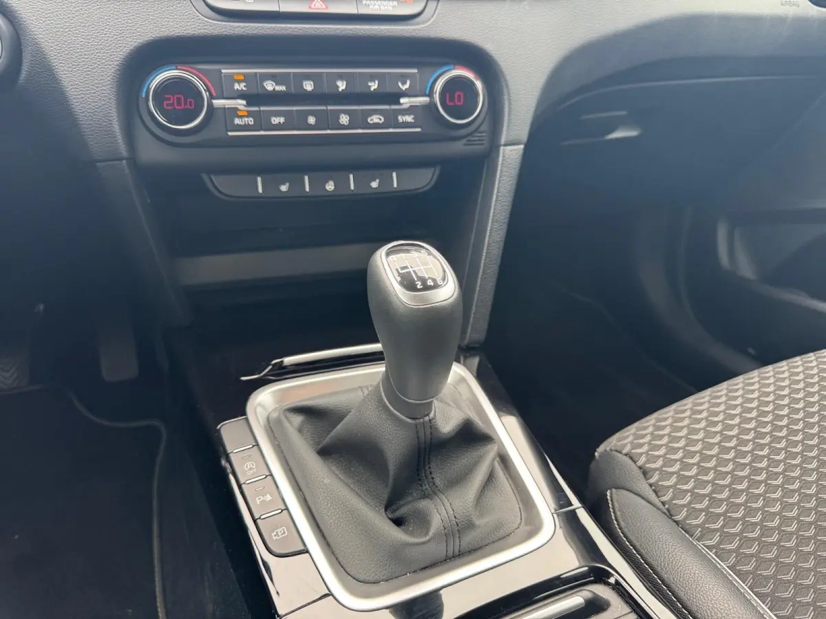 1.0 T-GDi DynamicPlusLine | Navigatie | Climate control | Cruise control | Parkeercamera  | Stoel + stuurverwarming