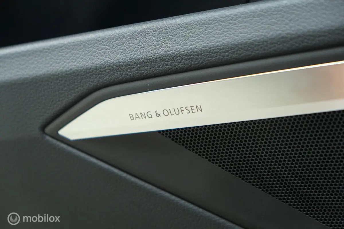 55 quattro S edition 95 kWh | HUD | Bang & Olufsen | RS-zetels | Nightvision | 23" velgen | Pano | 360 camera | Digital Matrix Led | Clima achterin | Stoel en stuurwielverw. | Unieke S Look