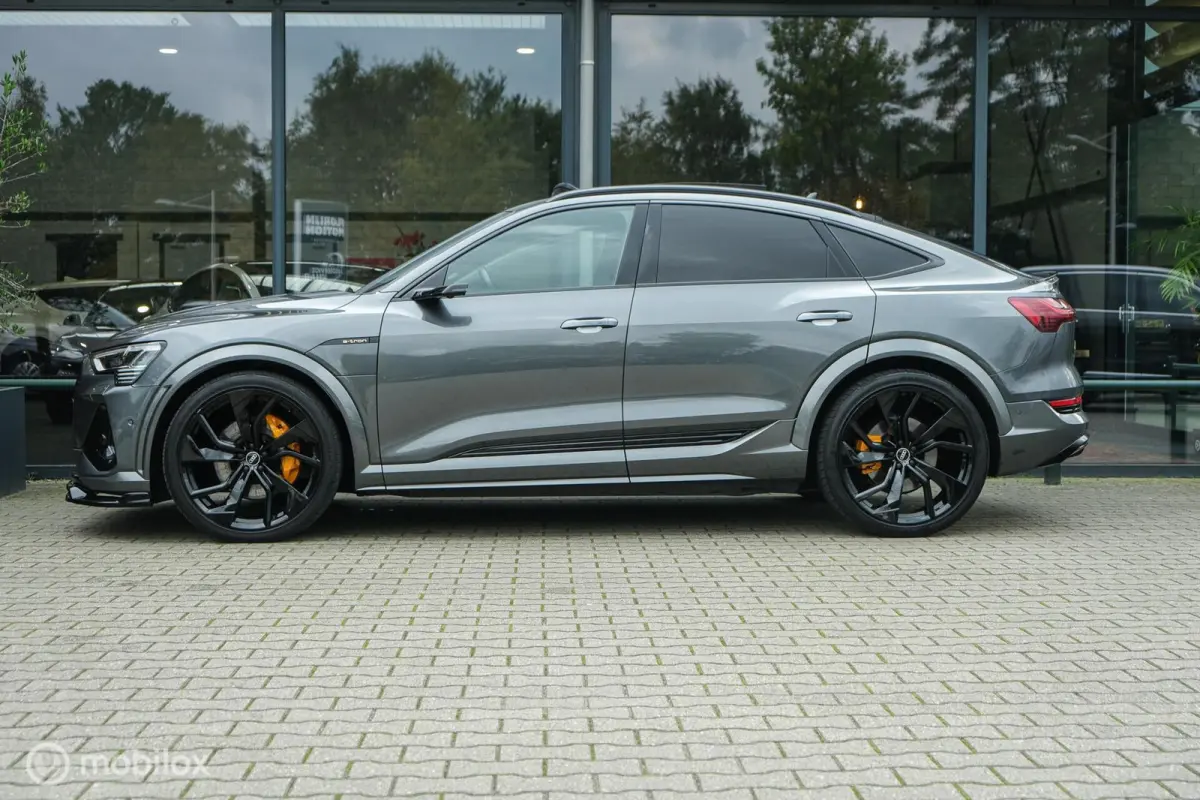 55 quattro S edition 95 kWh | HUD | Bang & Olufsen | RS-zetels | Nightvision | 23" velgen | Pano | 360 camera | Digital Matrix Led | Clima achterin | Stoel en stuurwielverw. | Unieke S Look