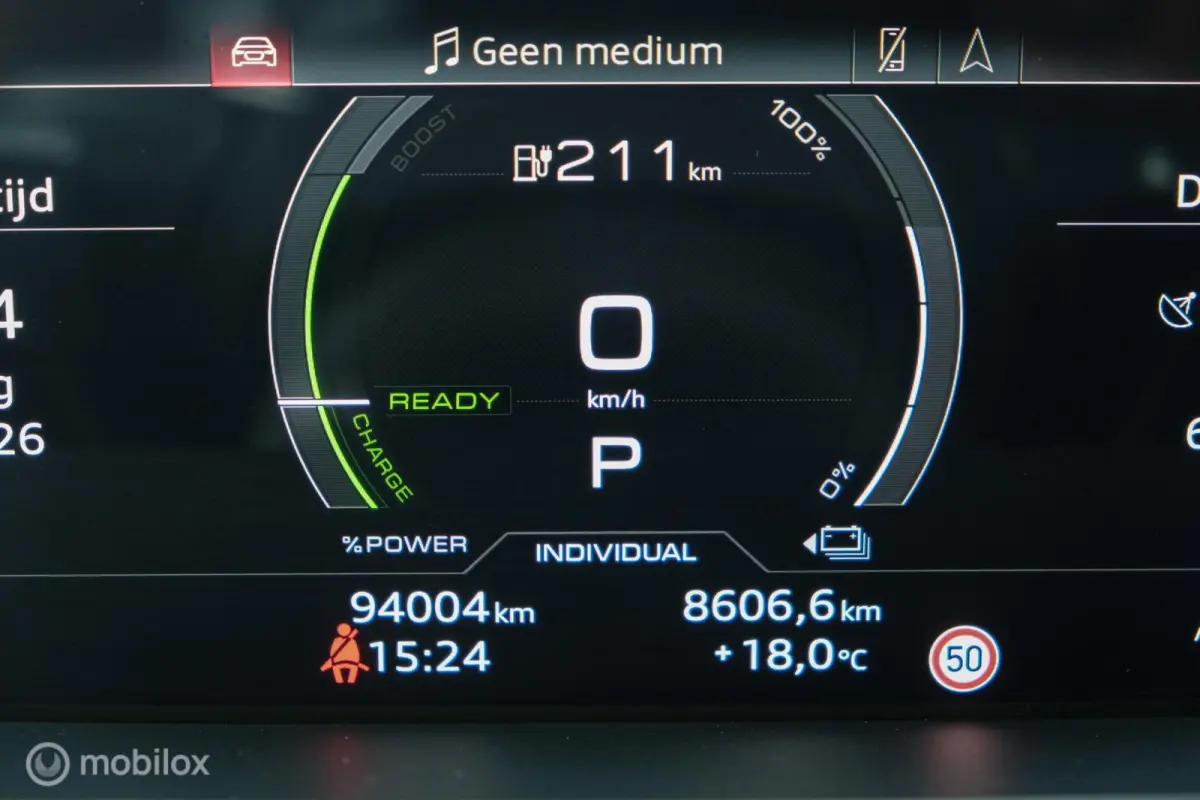 55 quattro S edition 95 kWh | HUD | Bang & Olufsen | RS-zetels | Nightvision | 23" velgen | Pano | 360 camera | Digital Matrix Led | Clima achterin | Stoel en stuurwielverw. | Unieke S Look