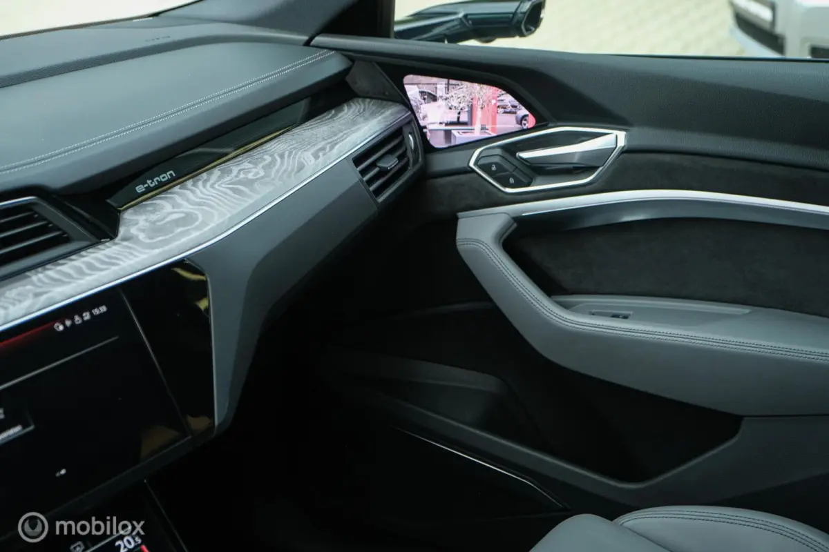 55 quattro S edition 95 kWh | HUD | Bang & Olufsen | RS-zetels | Nightvision | 23" velgen | Pano | 360 camera | Digital Matrix Led | Clima achterin | Stoel en stuurwielverw. | Unieke S Look