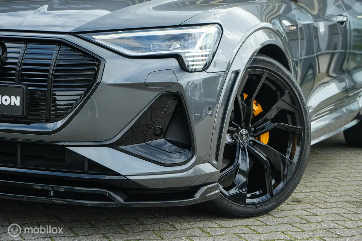 55 quattro S edition 95 kWh | HUD | Bang & Olufsen | RS-zetels | Nightvision | 23" velgen | Pano | 360 camera | Digital Matrix Led | Clima achterin | Stoel en stuurwielverw. | Unieke S Look