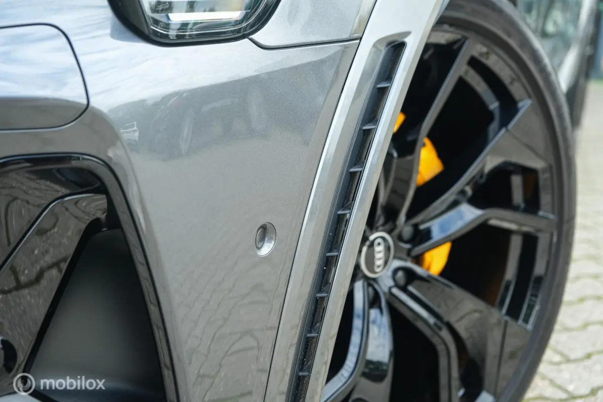 55 quattro S edition 95 kWh | HUD | Bang & Olufsen | RS-zetels | Nightvision | 23" velgen | Pano | 360 camera | Digital Matrix Led | Clima achterin | Stoel en stuurwielverw. | Unieke S Look