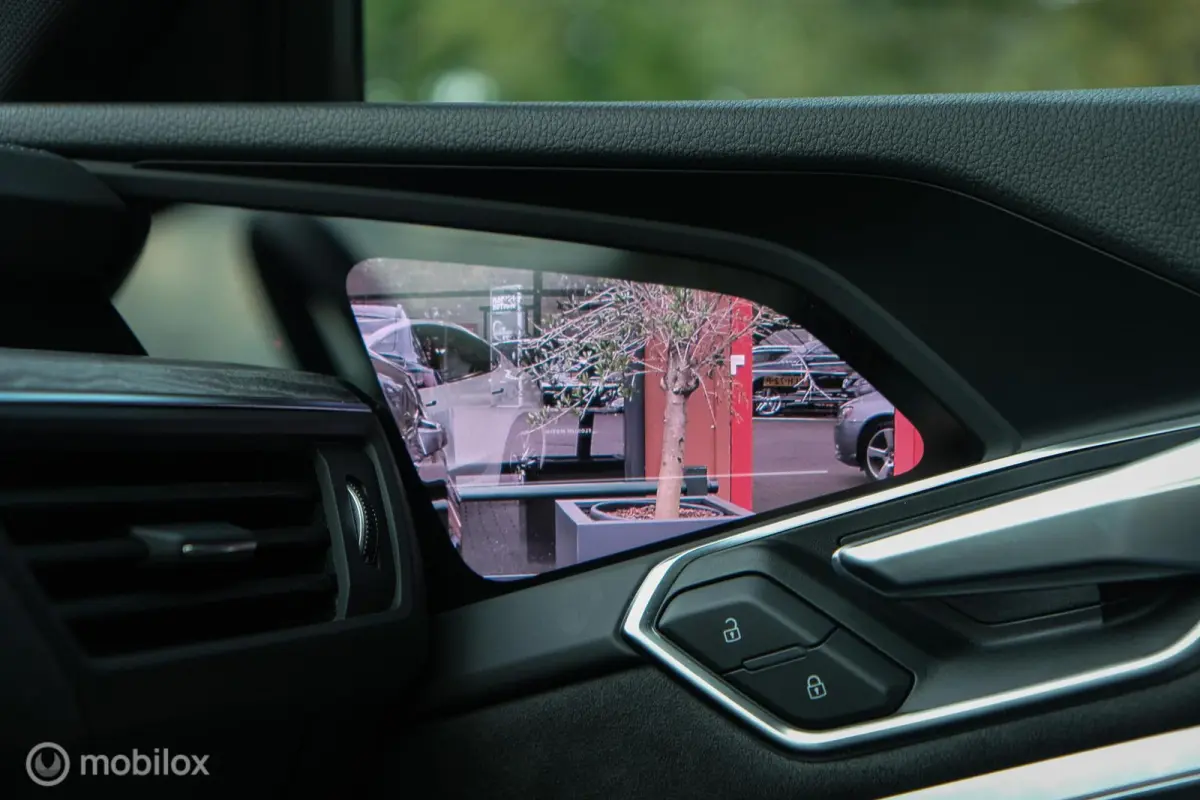55 quattro S edition 95 kWh | HUD | Bang & Olufsen | RS-zetels | Nightvision | 23" velgen | Pano | 360 camera | Digital Matrix Led | Clima achterin | Stoel en stuurwielverw. | Unieke S Look