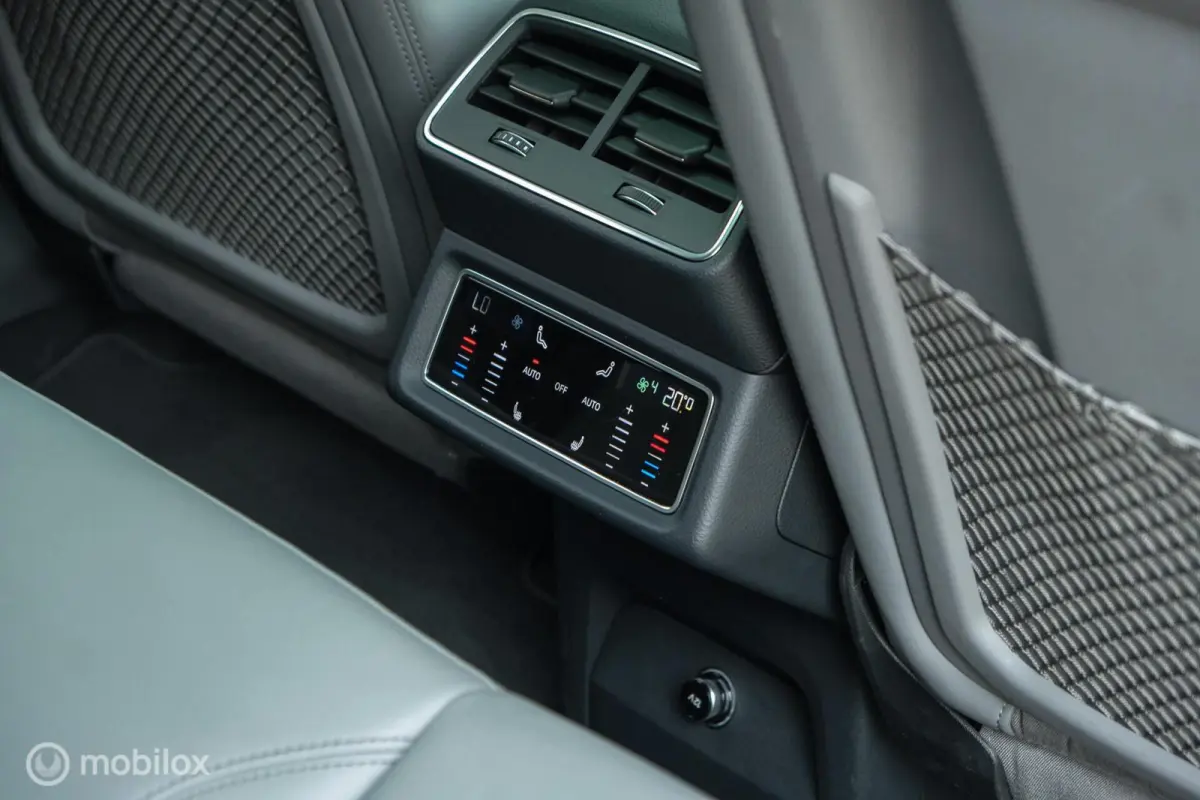 55 quattro S edition 95 kWh | HUD | Bang & Olufsen | RS-zetels | Nightvision | 23" velgen | Pano | 360 camera | Digital Matrix Led | Clima achterin | Stoel en stuurwielverw. | Unieke S Look