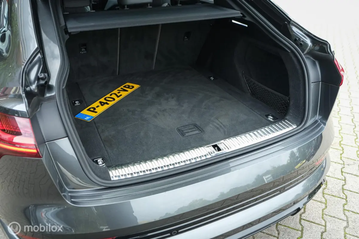 55 quattro S edition 95 kWh | HUD | Bang & Olufsen | RS-zetels | Nightvision | 23" velgen | Pano | 360 camera | Digital Matrix Led | Clima achterin | Stoel en stuurwielverw. | Unieke S Look
