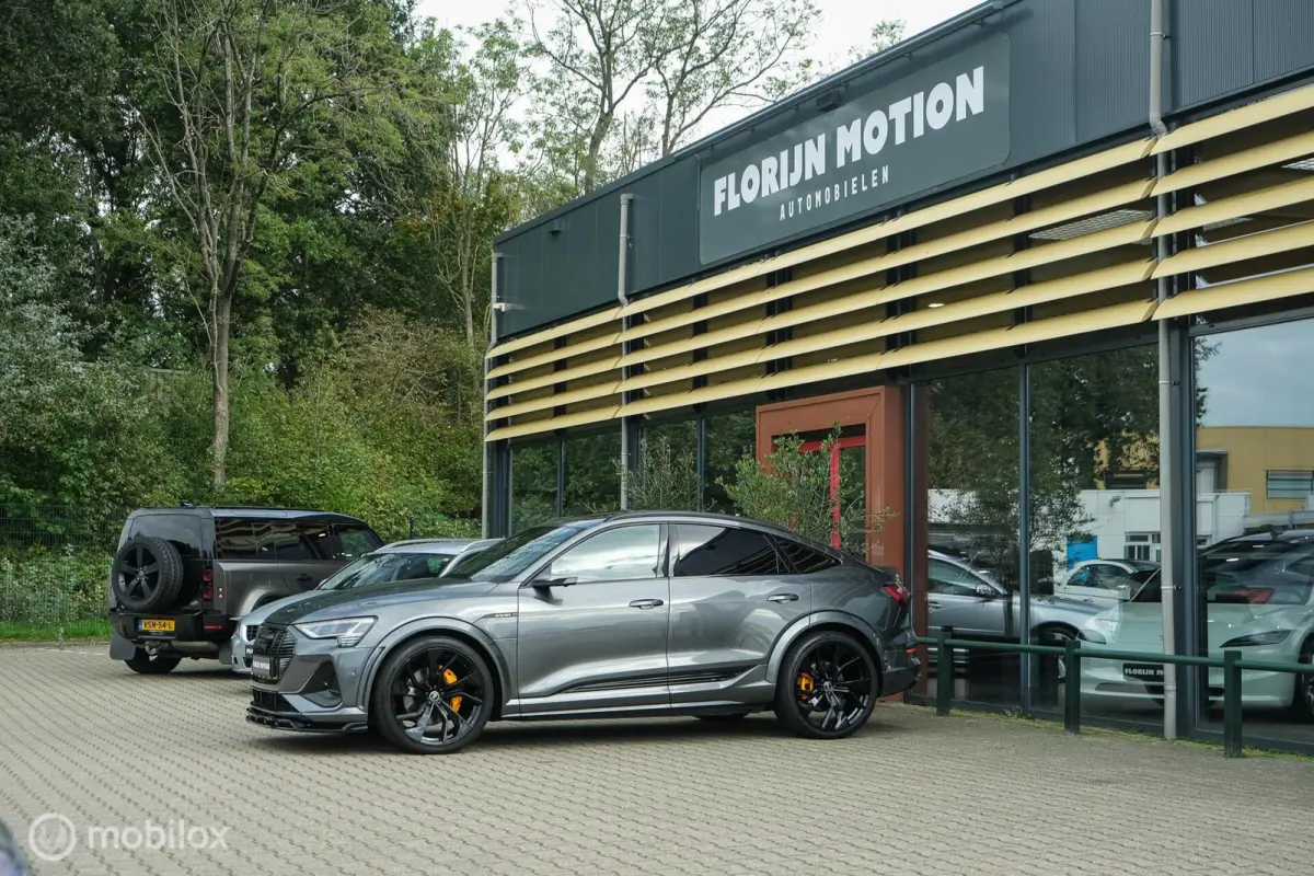 55 quattro S edition 95 kWh | HUD | Bang & Olufsen | RS-zetels | Nightvision | 23" velgen | Pano | 360 camera | Digital Matrix Led | Clima achterin | Stoel en stuurwielverw. | Unieke S Look